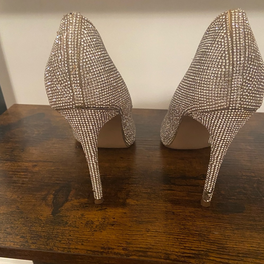 Pumps - Picture 4 of 6